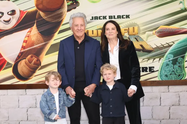 Dustin Hoffman, Lisa Hoffman y dos nietos