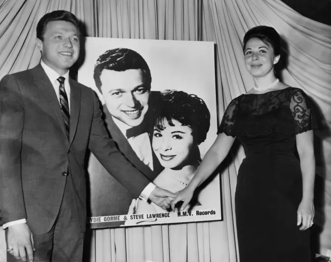 Steve Lawrence y Eydie Gorme en 1955