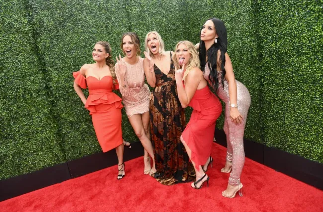 Brittany Cartwright, Kristen Doute, Ariana Madix, Stassi Schroeder y Scheana Shay asisten a los MTV Movie And TV Awards 2018