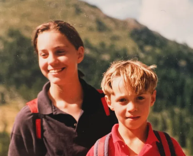Una fotografía retrospectiva de Kate Middleton y James Middleton cuando eran niños.