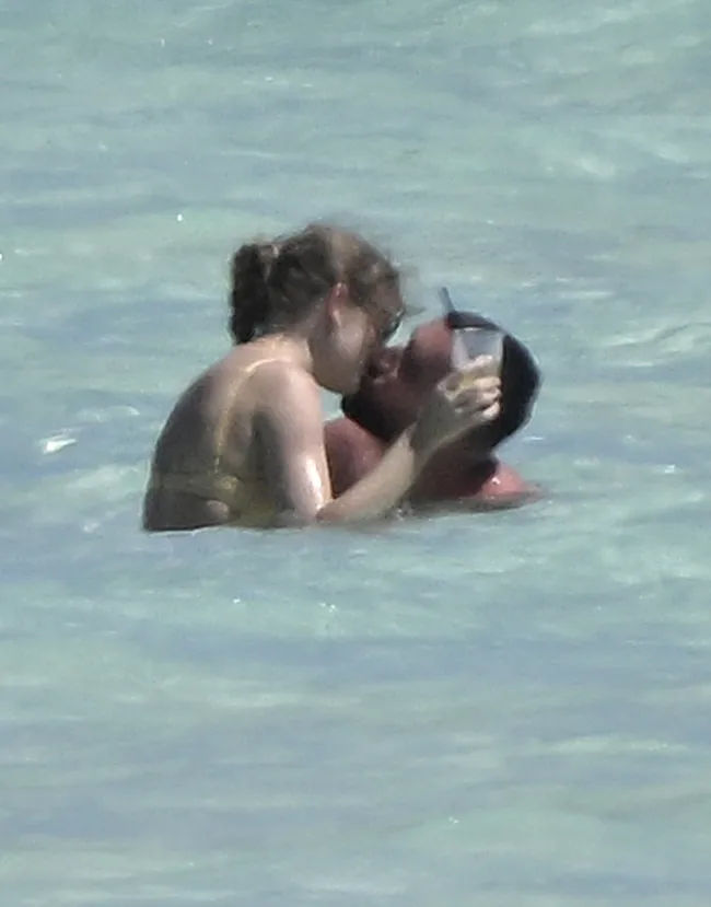 Taylor Swift y Travis Kelce de vacaciones en Harbour Island, Bahamas