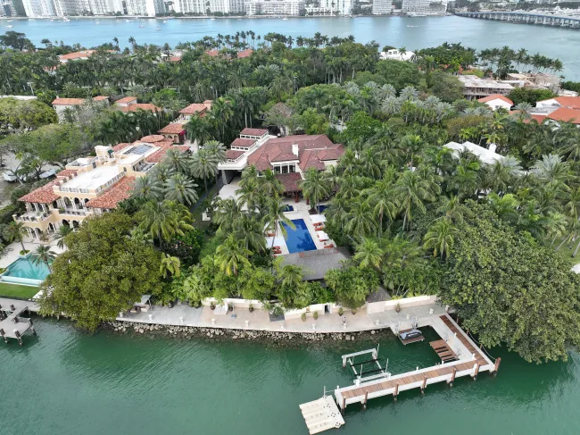 Aplicación de la ley en la mansión de Diddy's Star Island en Miami Beach