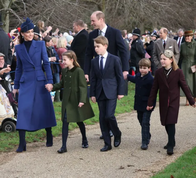Kate Middleton y el príncipe William con sus hijos