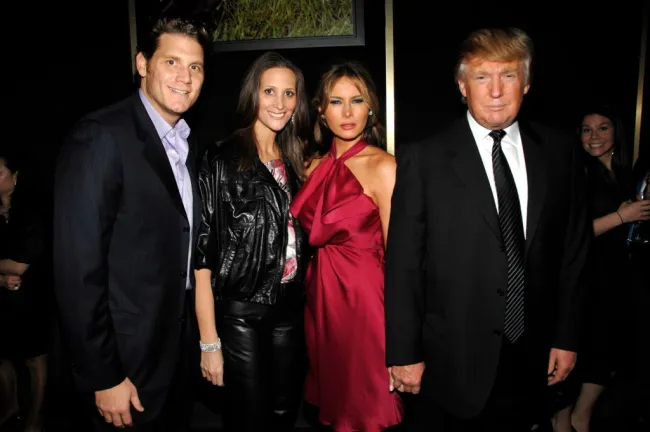 Donald Trump y Melania Trump con Stephanie Winston Wolkoff y su esposo.
