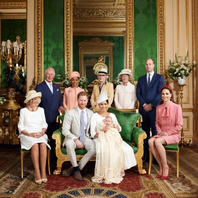 Príncipe Harry, Meghan Markle, Reina Camilla, Rey Carlos, Príncipe William, Kate Middleton, Doria Ragland y Archie