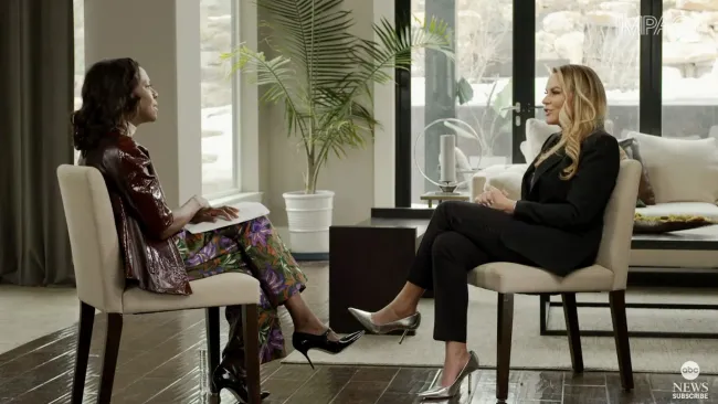 Heather Gay hablando con Deborah Roberts durante una entrevista.
