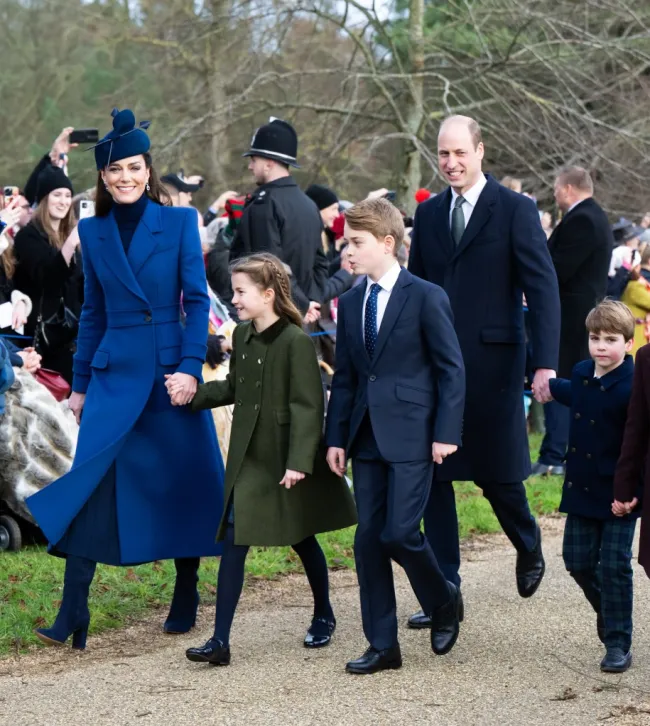 Kate Middleton, el príncipe William y sus hijos en el servicio del día de Navidad.