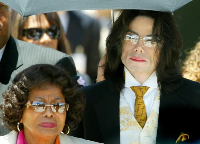 Michael Jackson con su madre Katherine Jackson