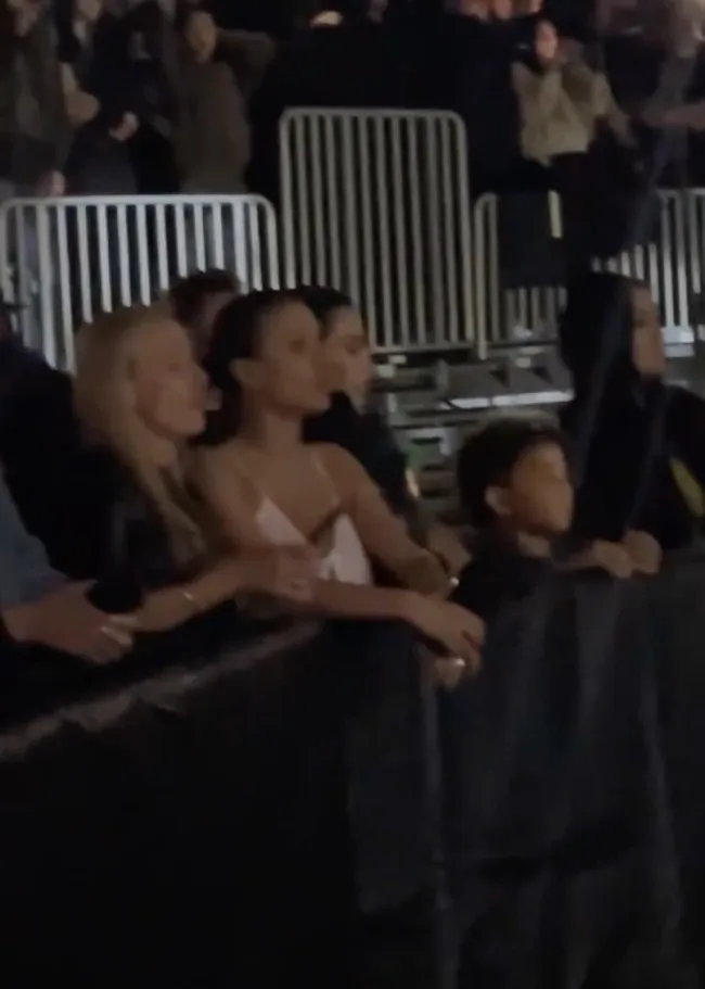 Kim Kardashian y Bianca Censori en una fiesta de escucha de Vultures.