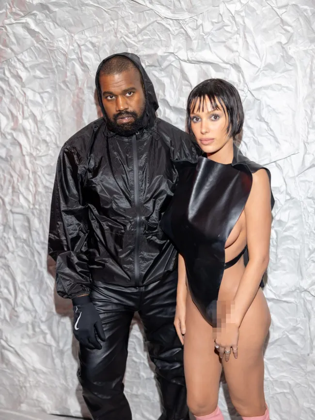Kanye West y Bianca Censori asisten al desfile de Marni durante la Semana de la Moda de Milán Ropa de mujer Otoño/Invierno 2024-2025.