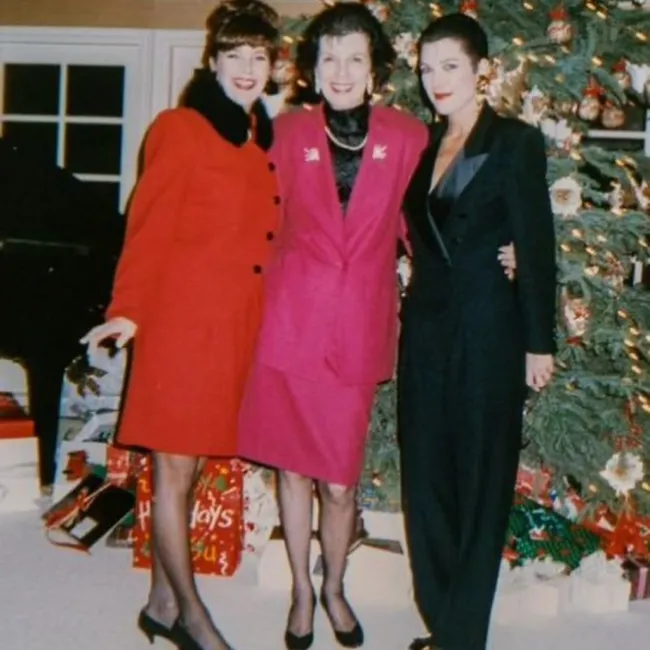 Kris Jenner, Karen Houghton y su mamá en una foto retrospectiva.
