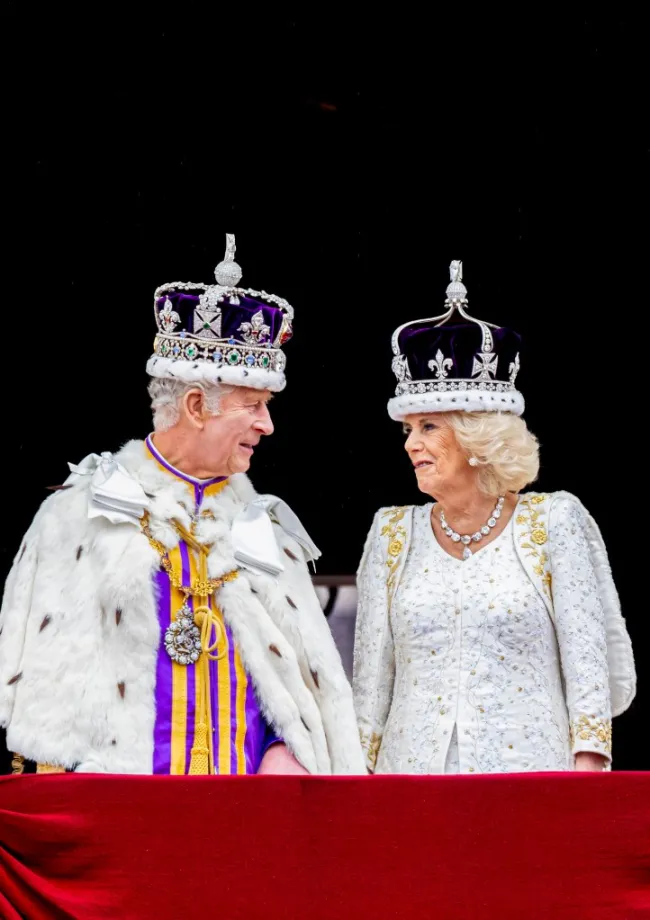 El rey Carlos III y la reina Camila en su coronación.