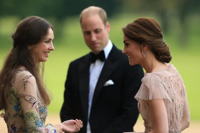 El príncipe William y Catherine con Rose Cholmondeley