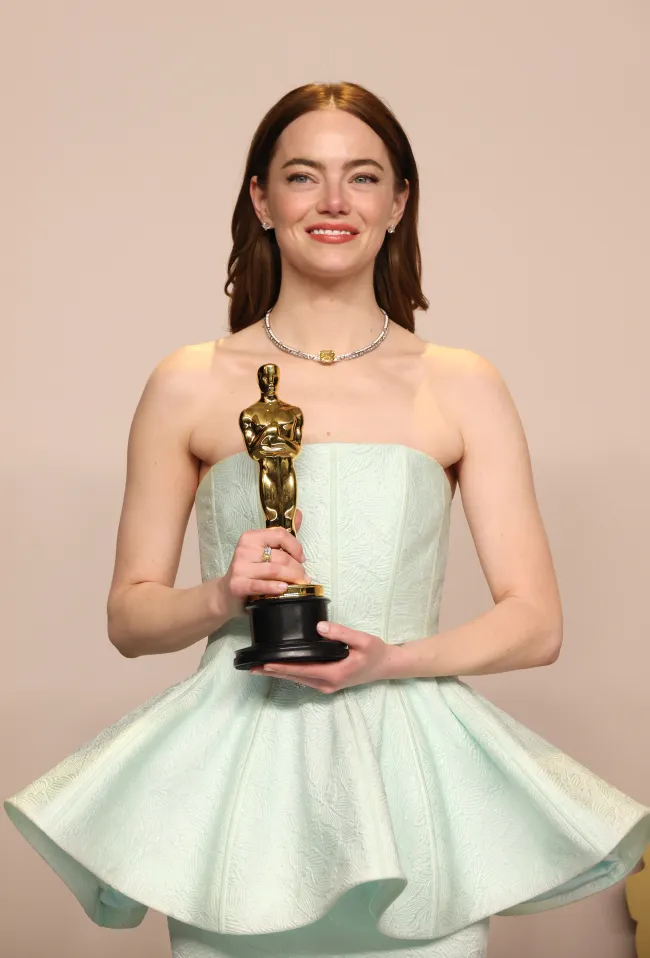 Emma Stone, ganadora del premio a la Mejor Actriz en un Papel Protagónico por 