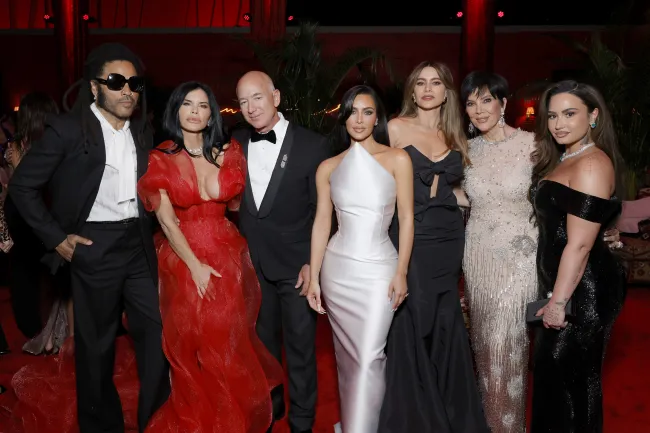 Lenny Kravitz, Lauren Sánchez, Jeff Bezos, Kim Kardashian, Sofía Vergara, Kris Jenner y Demi Lovato