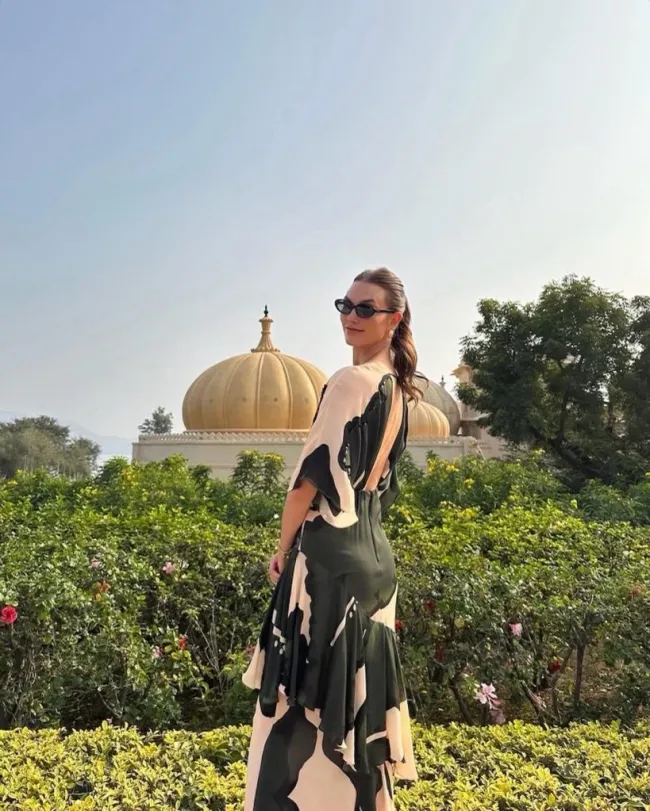 Karlie Kloss posa en India.