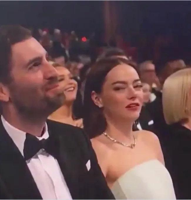 Emma Stone y su marido en los Oscar.