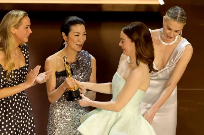 Jennifer Lawrence, Michelle Yeoh y Charlize Theron