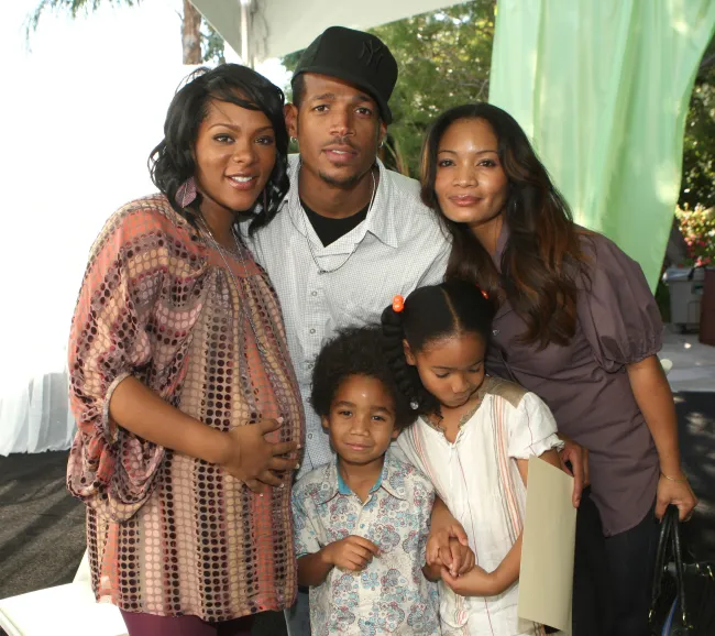Keisha Epps, Marlon Wayans y Angela Zachary en el baby shower de Omar Epps y Keisha Epps en 2007.