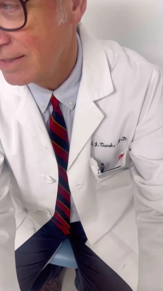 El médico de Matthew Koma.
