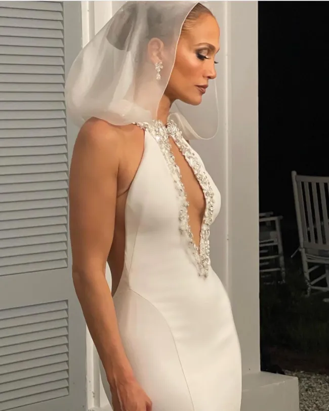 Jennifer López con su vestido de novia