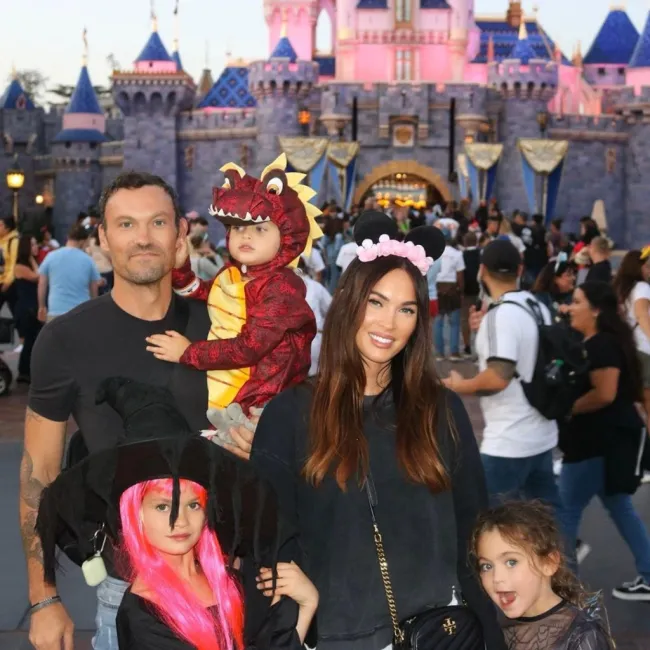 Megan Fox y Brian Austin Green con sus hijos
