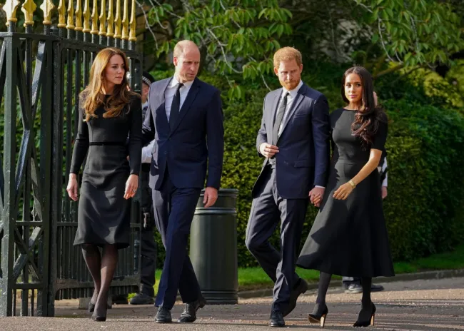 El príncipe Harry y Meghan Markle con el príncipe William y Kate Middleton.