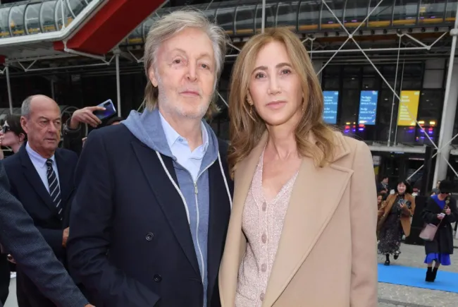 Nancy Shevell y Paul McCartney en 2022