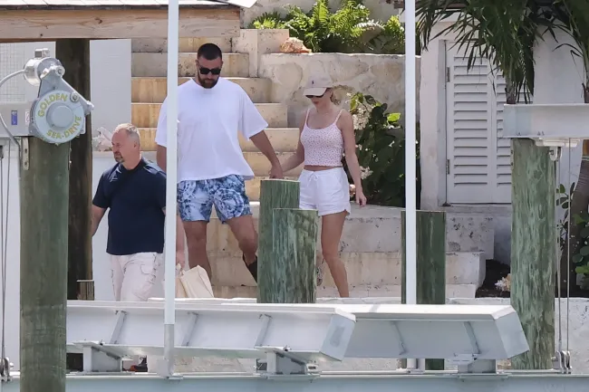 Taylor Swift y Travis Kelce en las Bahamas