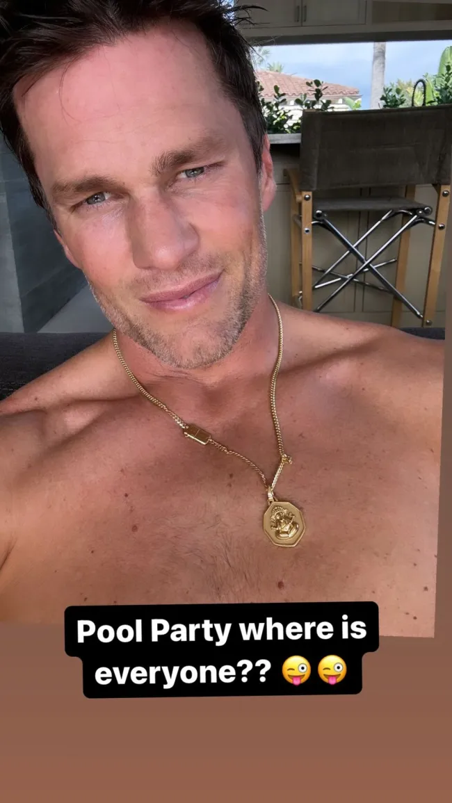 Selfie sin camisa de Tom Brady