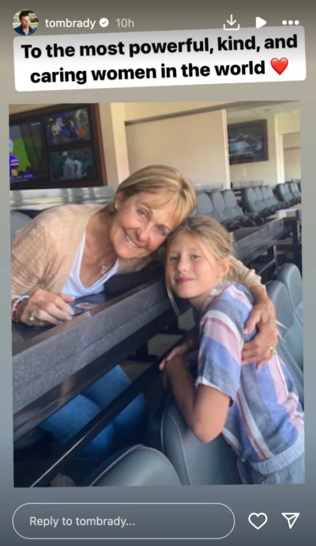 La hija de Tom Brady, Vivian, con su abuela.