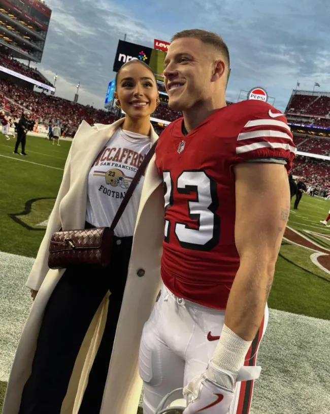 Olivia Culpo y Christian McCaffrey en el Super Bowl 2024.