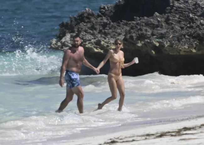 Taylor Swift y Travis Kelce en las Bahamas.