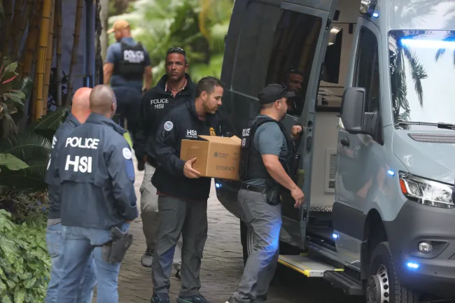 Seguridad Nacional allanando la casa de Sean Combs.