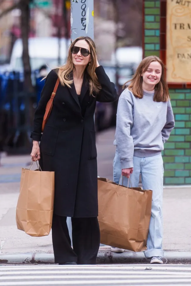 Angelina Jolie de compras con su hija Vivienne