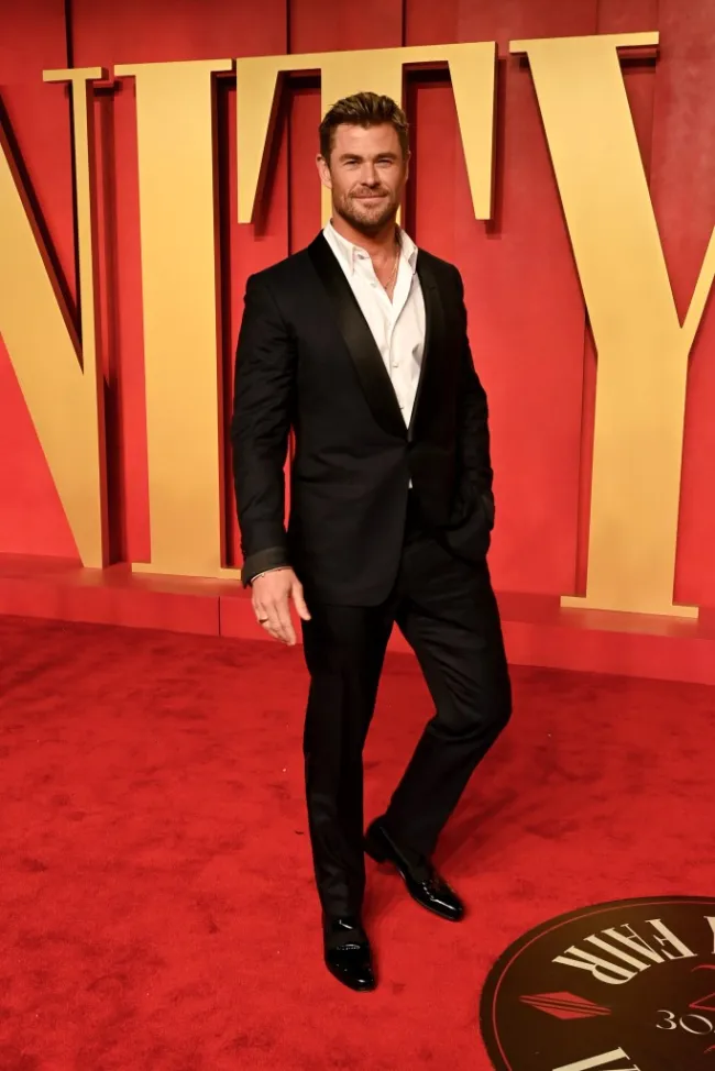 Chris Hemsworth en la fiesta de los Oscar de Vanity Fair 2024.