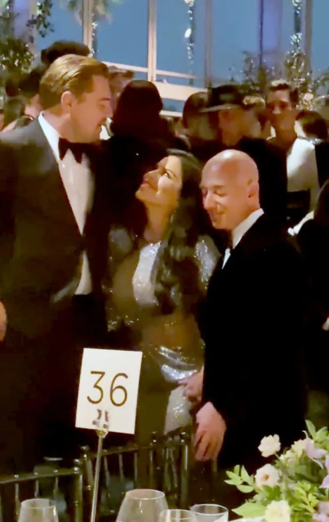 Jeff Bezos se burla de Leonardo DiCaprio después de que su novia Lauren Sánchez fue sorprendida mirando a Leo.