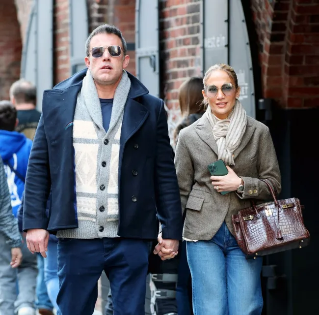 Jennifer Lopez y Ben Affleck tomando un brunch de Pascua en Cecconi's en Brooklyn.