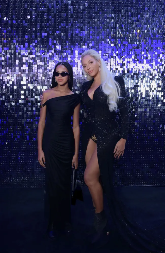Beyonce y Blue Ivy en el estreno de Renaissance https://beyonce.com/