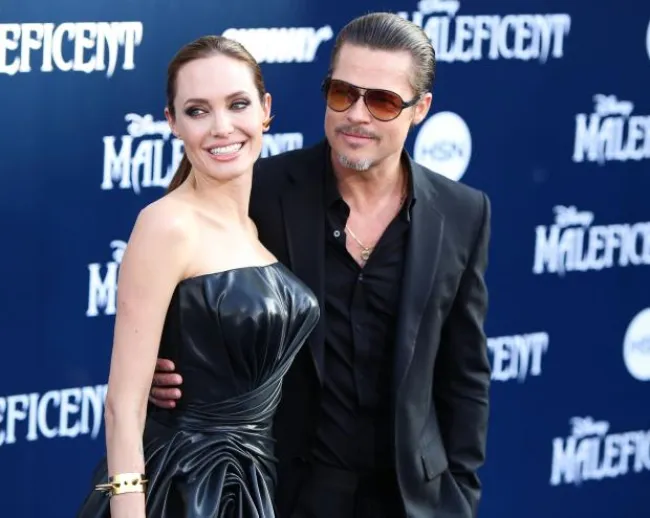 Brad Pitt y Angelina Jolie en la alfombra roja.