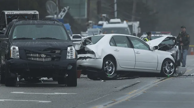 Accidente automovilístico en el que estuvo involucrada Caitlyn Jenner.