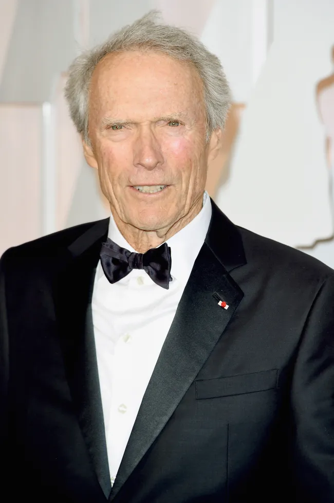 Clint Eastwood aplaudiendo en 2012.