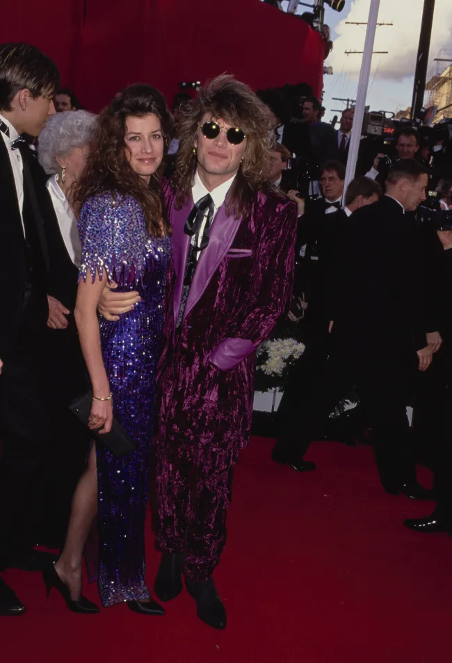Jon Bon Jovi y Dorothea Hurley posando juntos en 1991