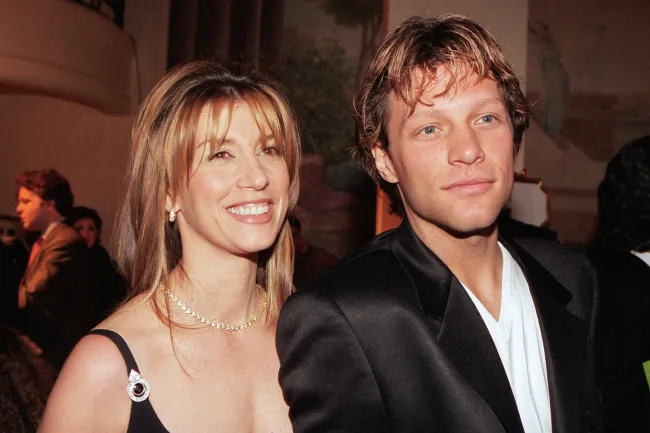 Jon Bon Jovi y su esposa Dorothea Bon Jovi posando juntos