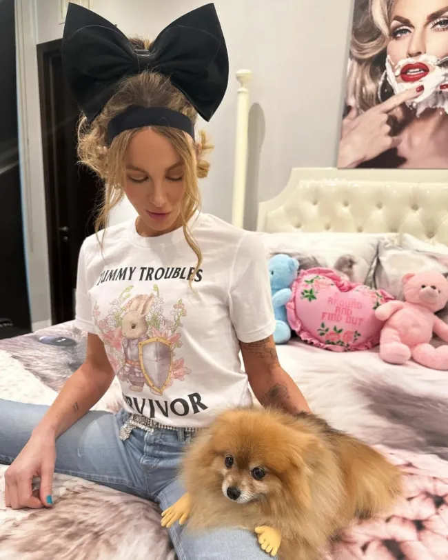 Kate Beckinsale con su perro