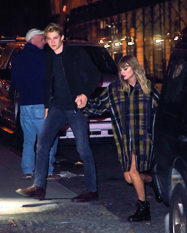 Taylor Swift y su novio Joe Alwyn