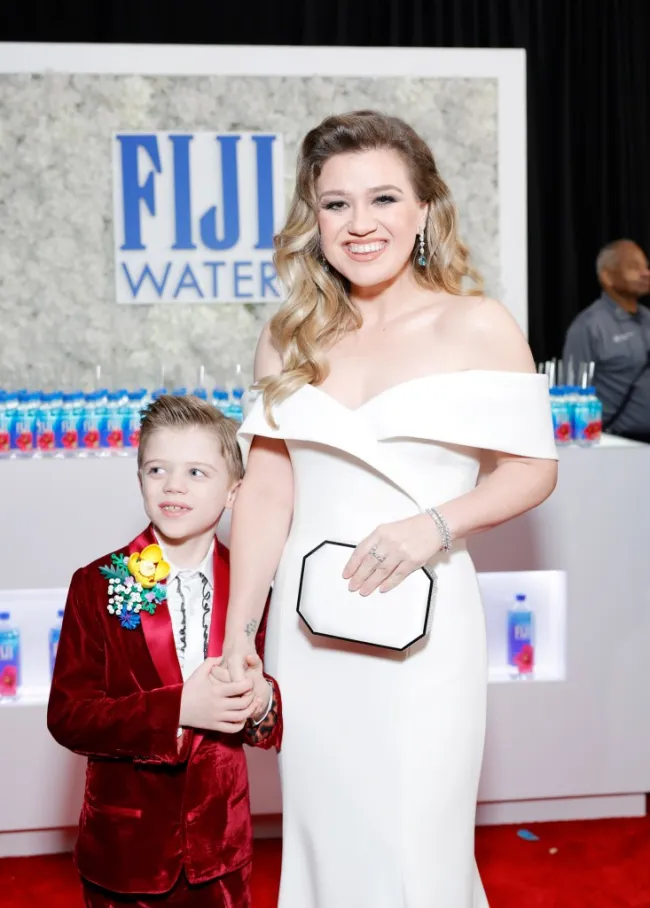 Kelly Clarkson con su hijo