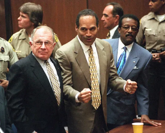 F. Lee Bailey. OJ Simpson y Johnnie Cochran Jr. ante el tribunal en 1995.