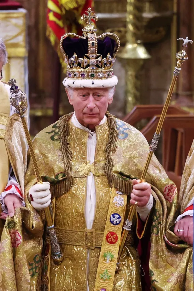 El rey Carlos III en su coronación.