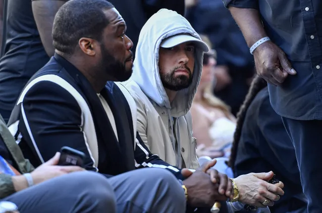 Eminem y 50 Cent en la ceremonia de estrellas del Paseo de la Fama de Hollywood para Dr. Dre.